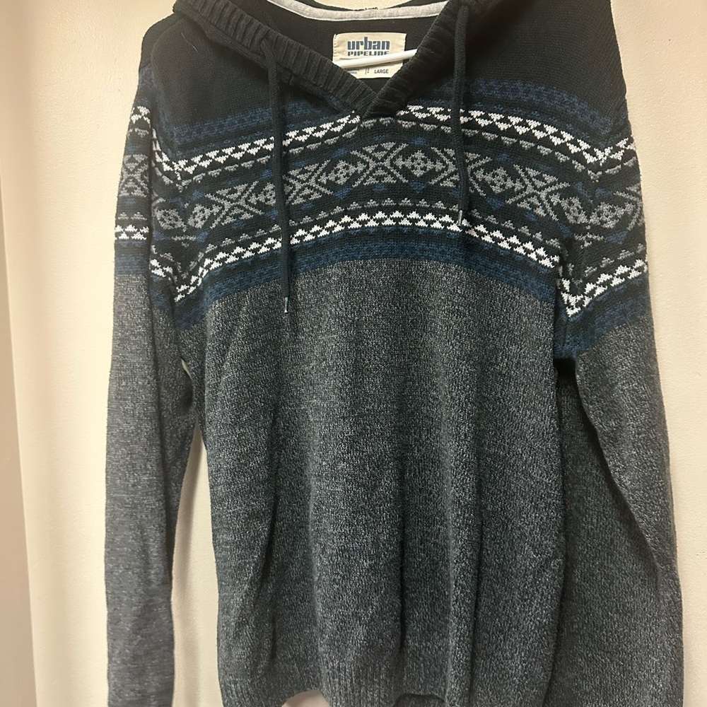 Urban Pipeline‎ Men's Gray Sweater with Blue Accents